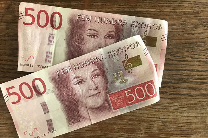Närbild på två 500-kronorssedlar.