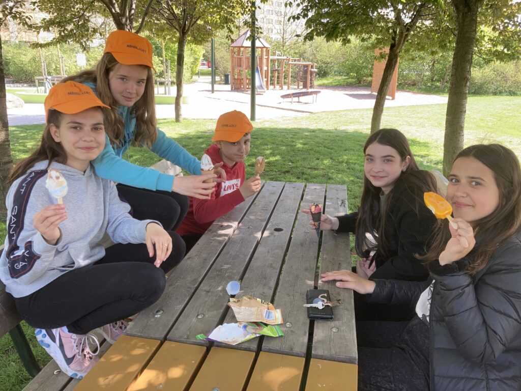 Redaktionen på Nydalaskolan testar nya glassar